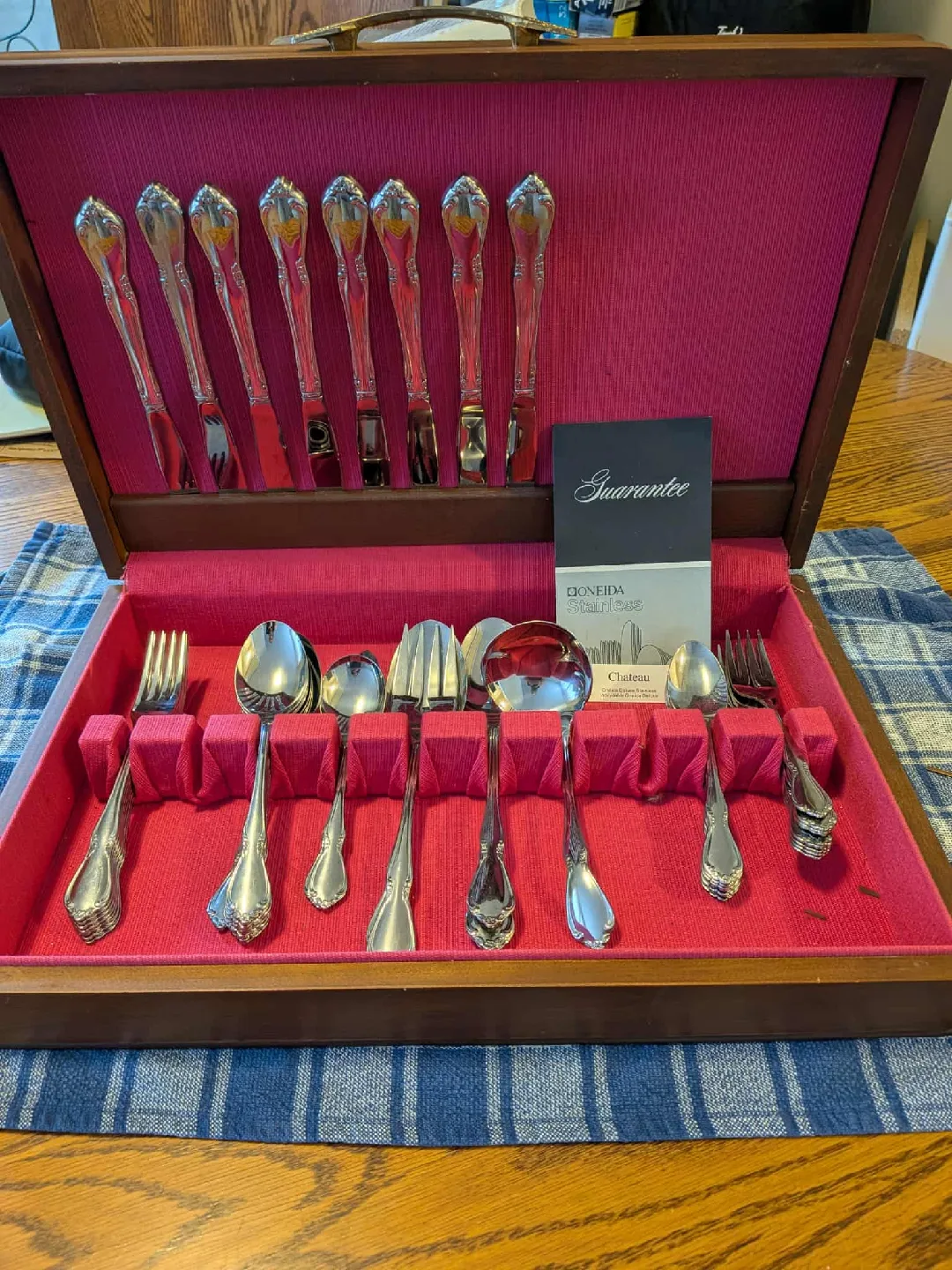 Oneida Chateau Stainless Flatware Set thumbnail