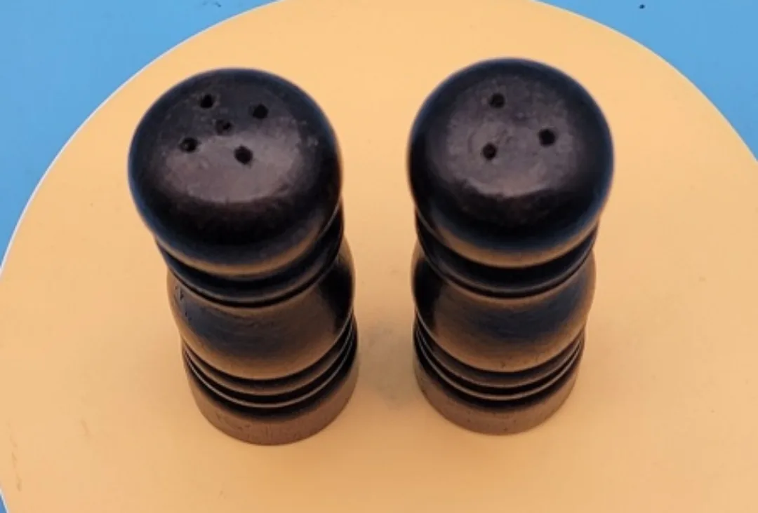 Wooden Salt & Pepper Shakers image indicator(5)