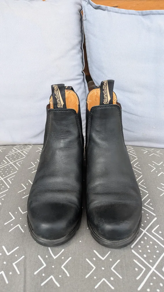 Blundstone Black Leather Chelsea Boots Size W9 thumbnail