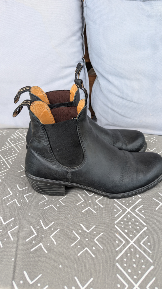 Blundstone Black Leather Chelsea Boots Size W9 - photo 2
