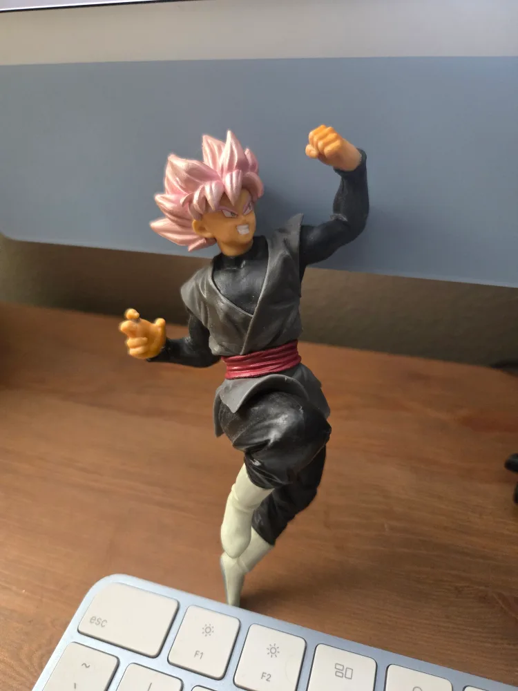 Free Dragon Ball Figure (no stand) thumbnail