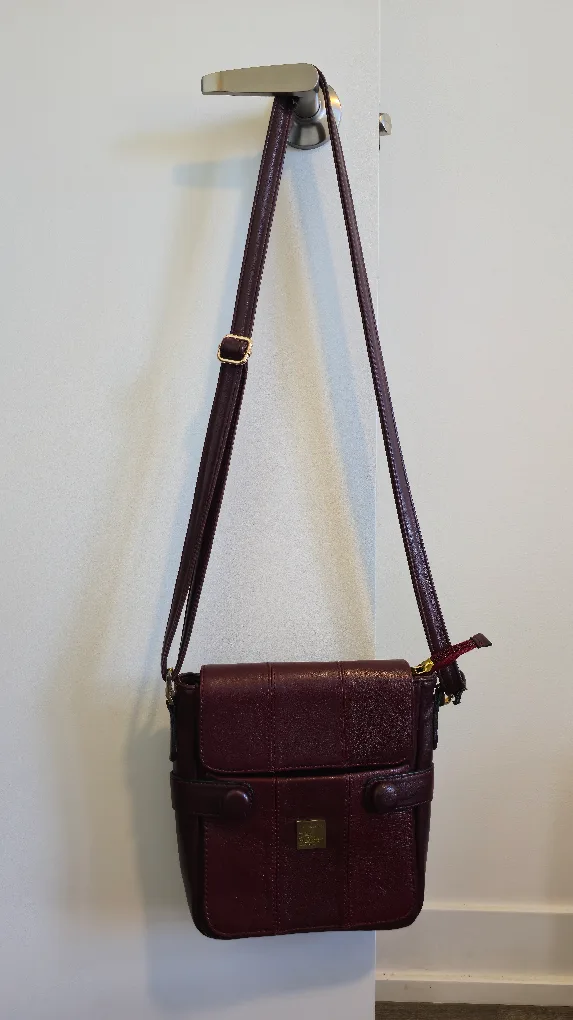 Burgundy leather Crossbody Bag image indicator(3)