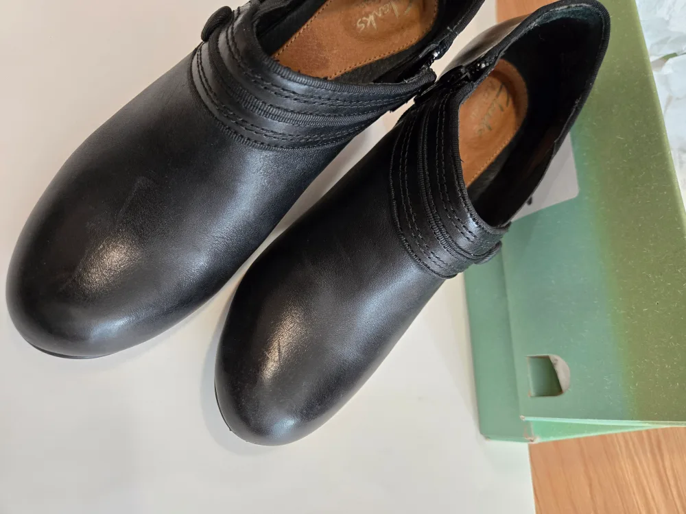 Clarks Artisan TAMRYN MAIZE Ankle Boots image indicator(6)