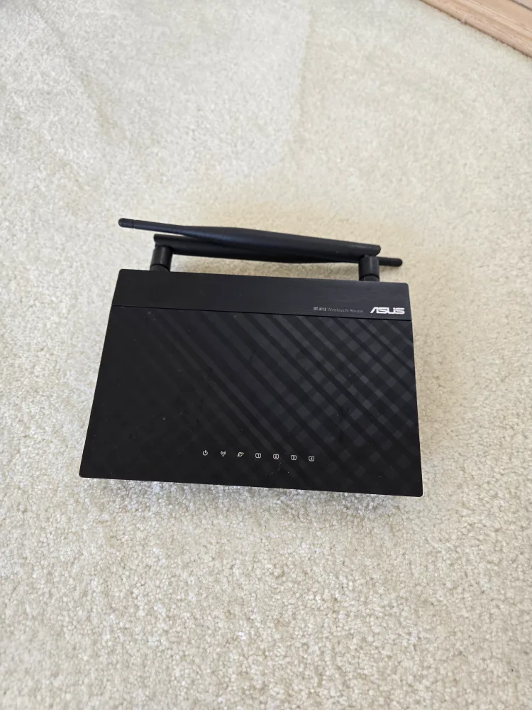 ASUS RT-N12 Wireless N Router thumbnail