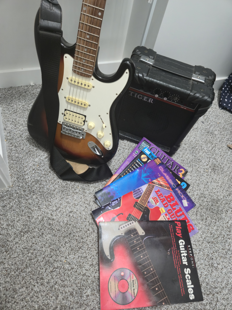 Samick Electric Guitar with Tiger Amp & Books
