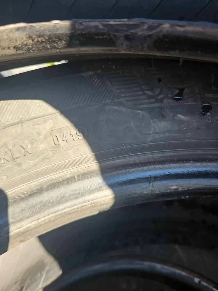 2X235/60R18 Michelin Defender all season tires only 2 image indicator(3)