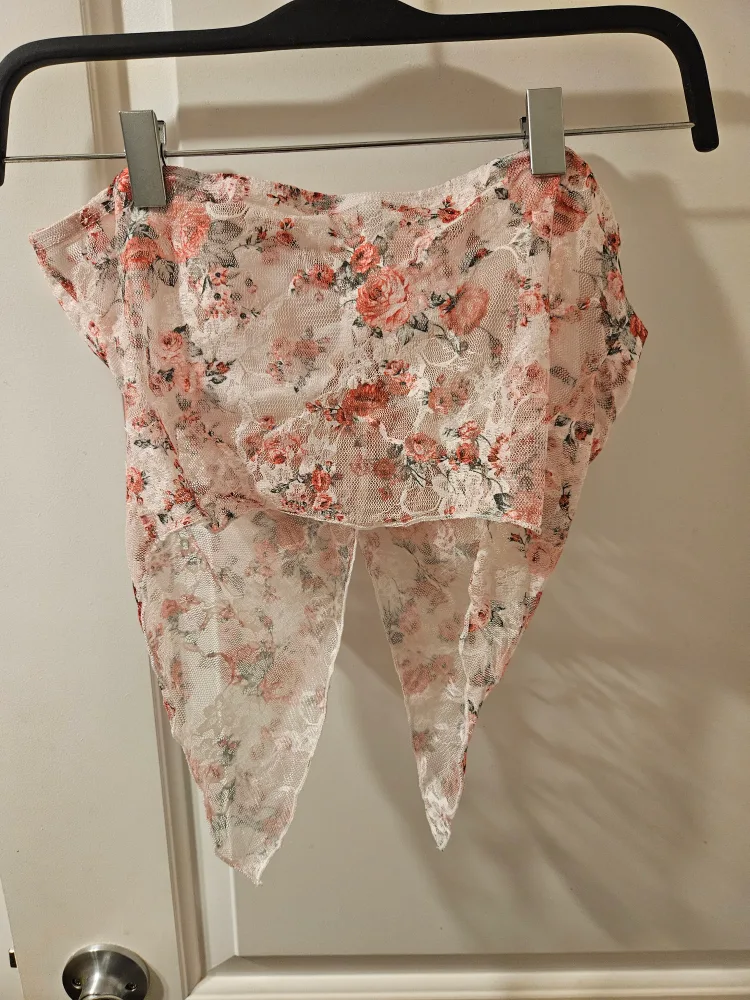 New Y2K Floral Tube Top - Size M image indicator(2)