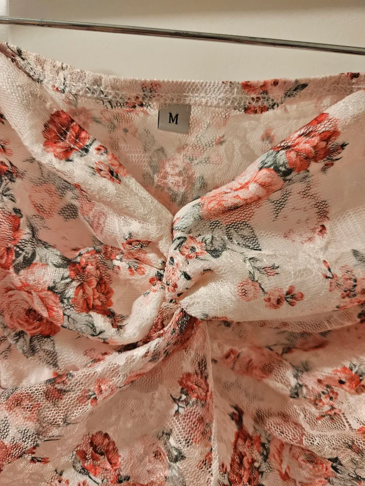 New Y2K Floral Tube Top - Size M image indicator(4)