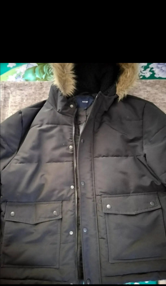 Manteau d'hiver Kiabi noir avec capuchon - photo 3
