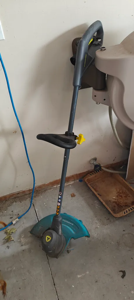 Yardworks Weed Trimmer thumbnail