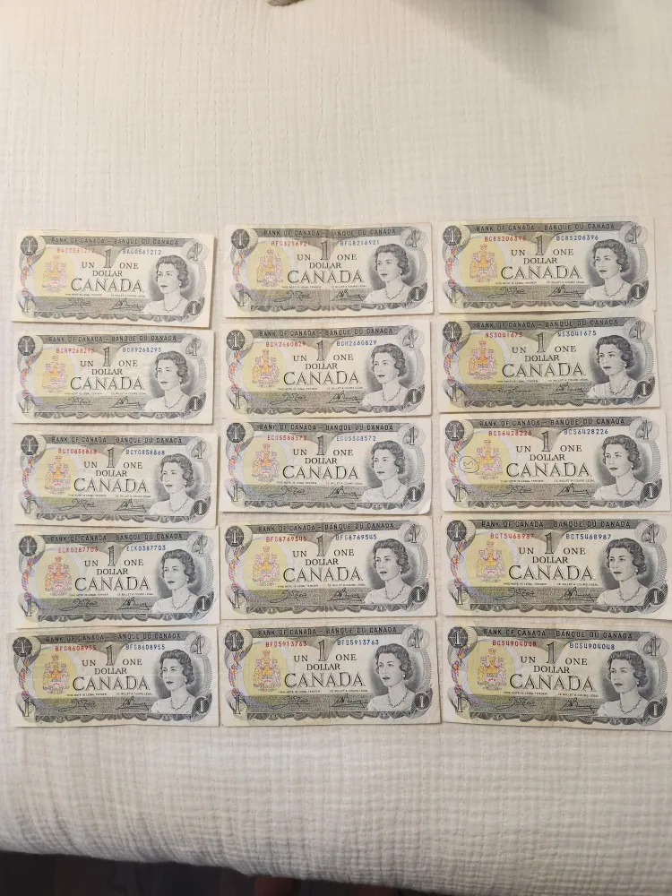 Vintage Canadian One Dollar Bills thumbnail