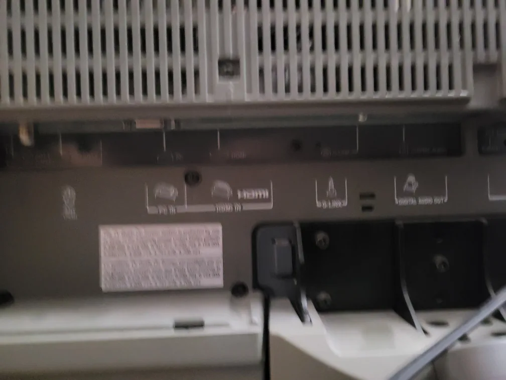 Toshiba 37" Theater wide Television image indicator(4)