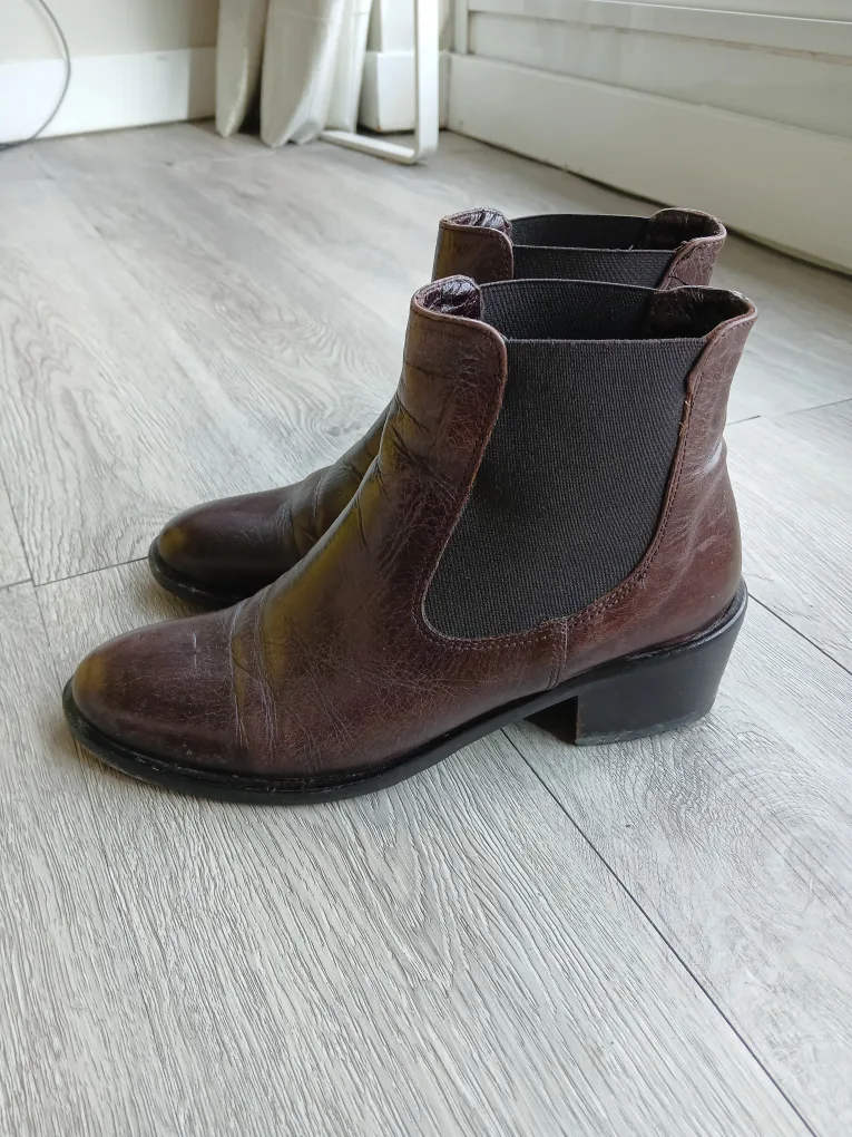 Artica chelsea style booties, size 8 image indicator(3)