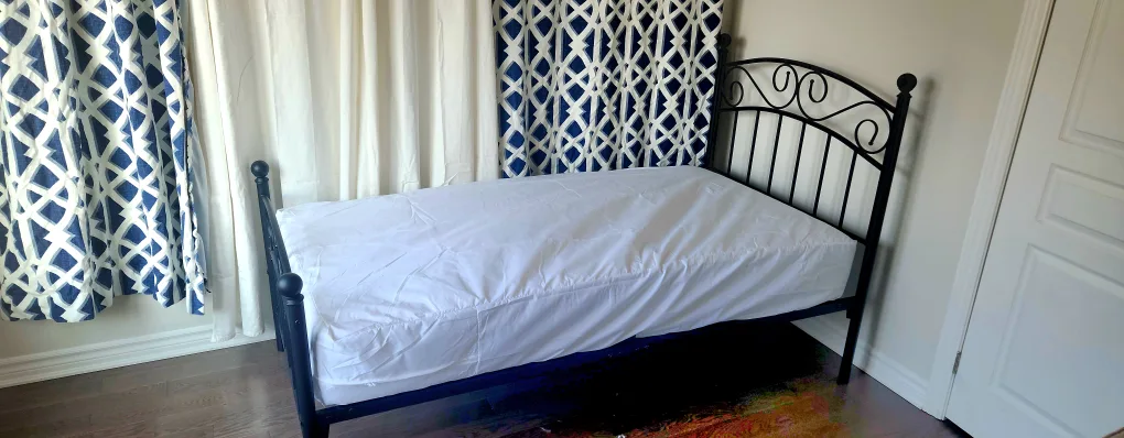 Black Metal Bed Frame image indicator(2)