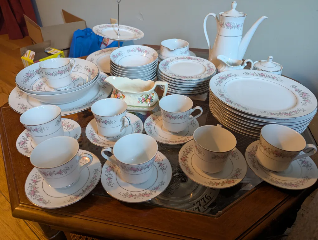 Premiere Fine China Rose Garden Dinnerware Set thumbnail