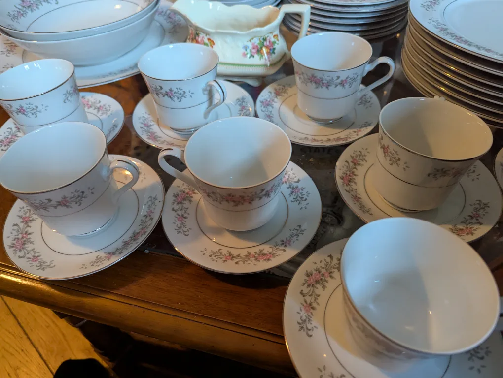 Premiere Fine China Rose Garden Dinnerware Set image indicator(3)