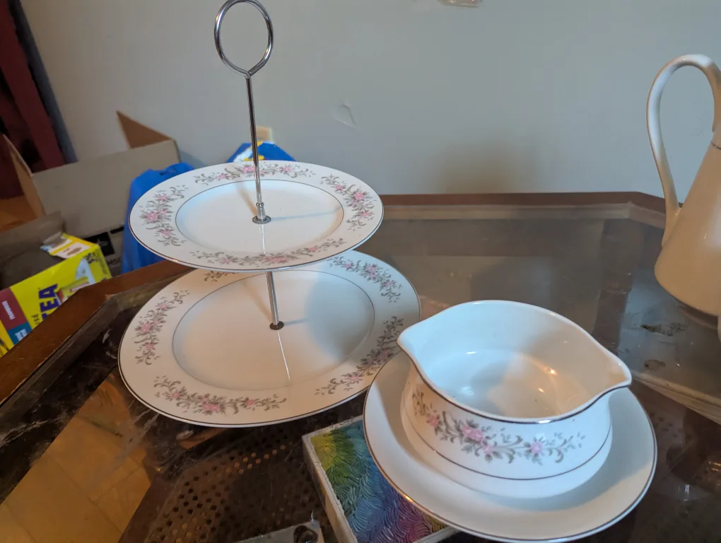 Premiere Fine China Rose Garden Dinnerware Set image indicator(8)