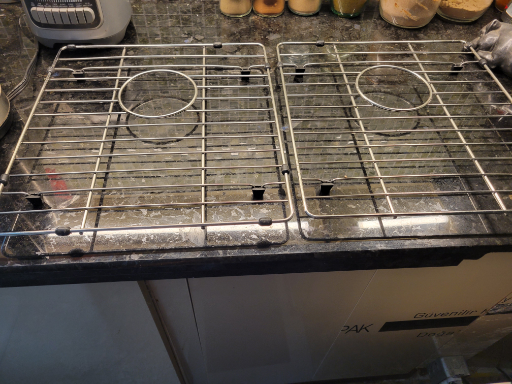 Stainless steel sink bottom grill