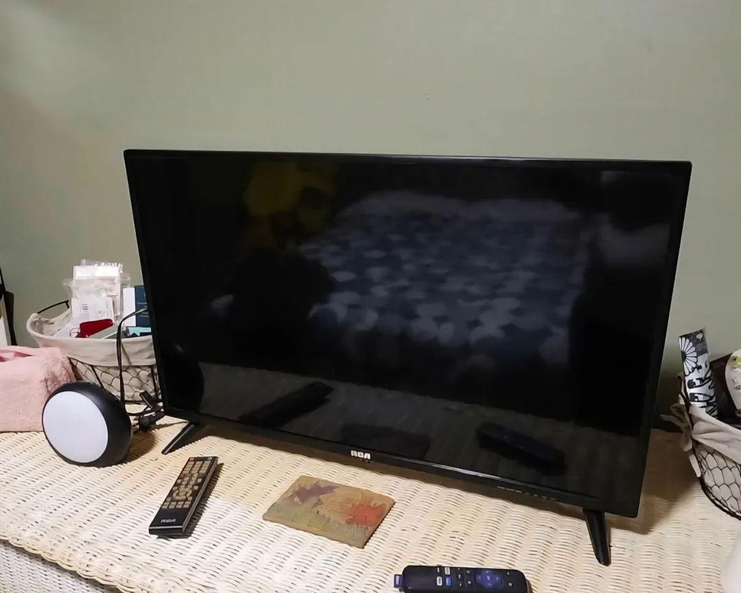 RCA TV - Life new with Roku Box thumbnail