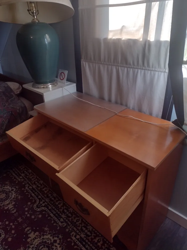 Wooden Desk with 4 Drawers image indicator(3)