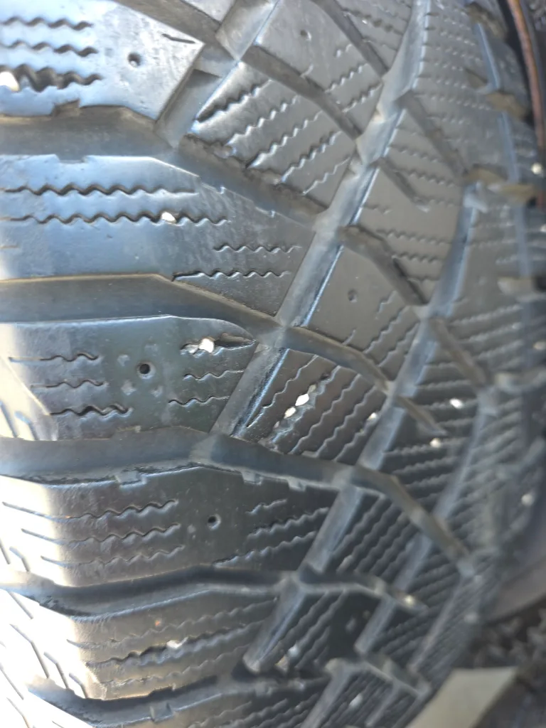 Arctic Claw Winter Tires on Rims - Set of 4 235/65r 17 image indicator(4)