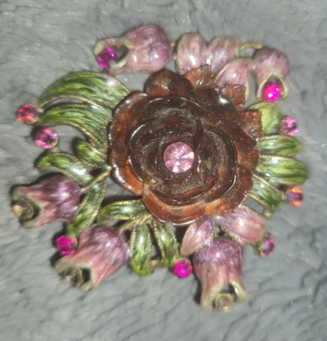 Antique Floral design Brouch thumbnail