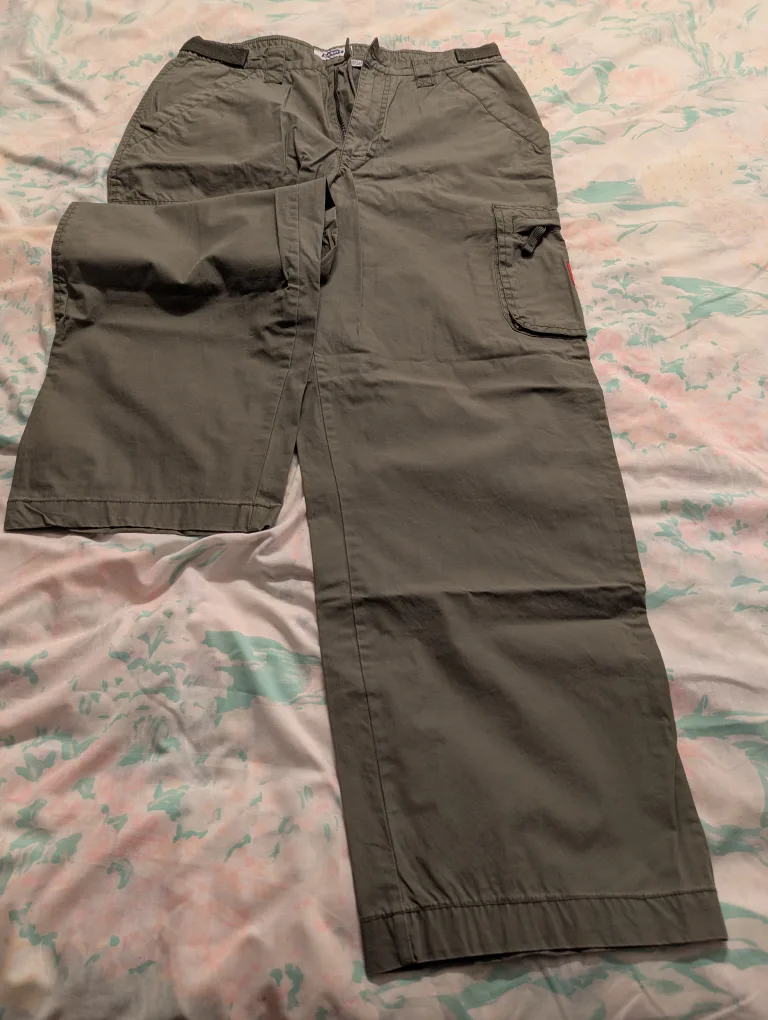 Old Navy Olive Green Cargo Pants - 32x32 thumbnail