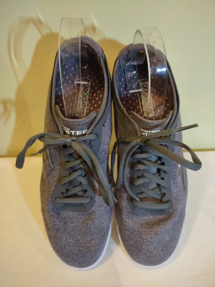 Sketchers GOGA Mat Quick Fit Women's Size 9 Grey Shoes image indicator(2)