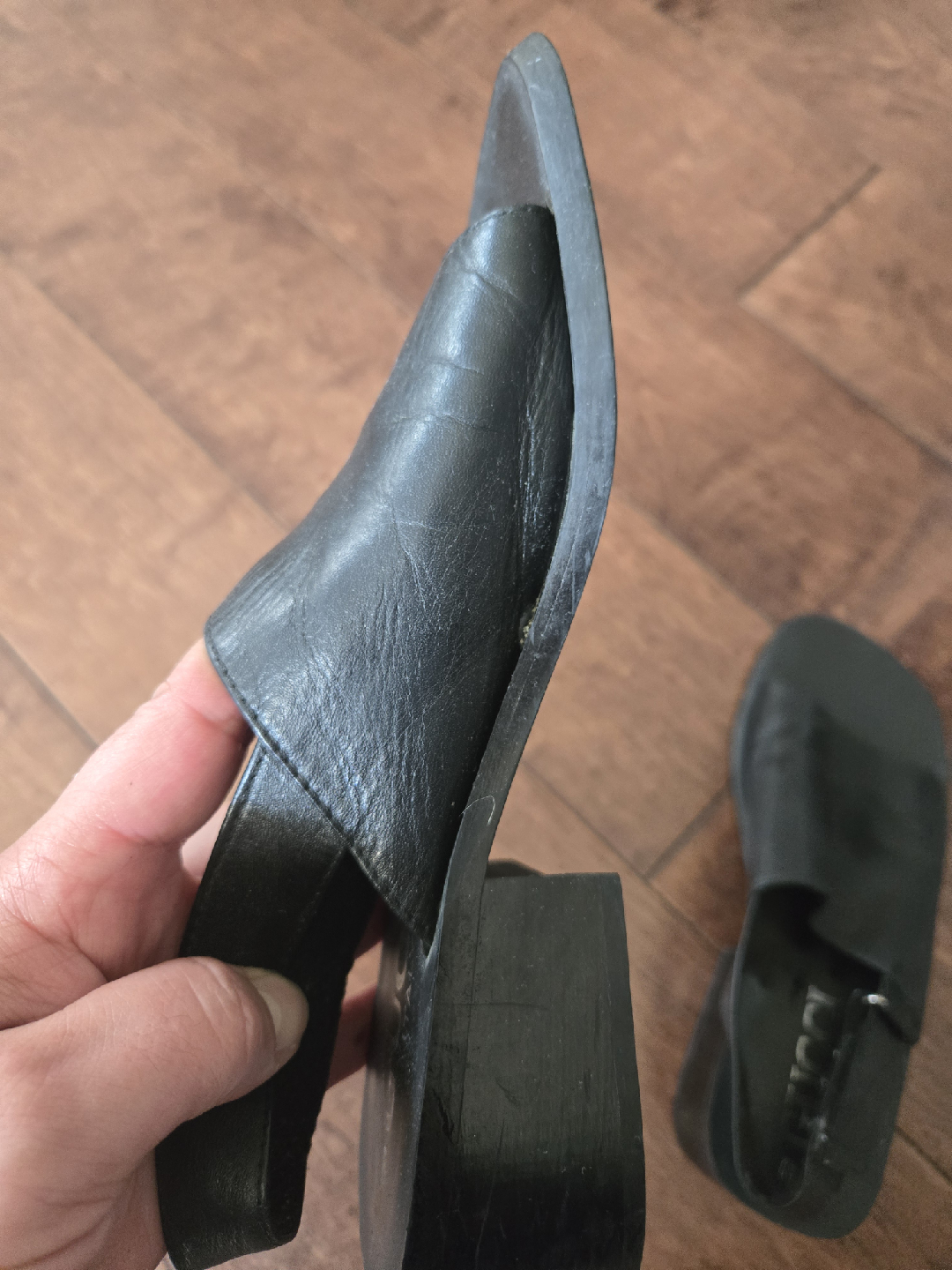 Gucci Black Leather Strap Sandals - Size 6 - photo 4