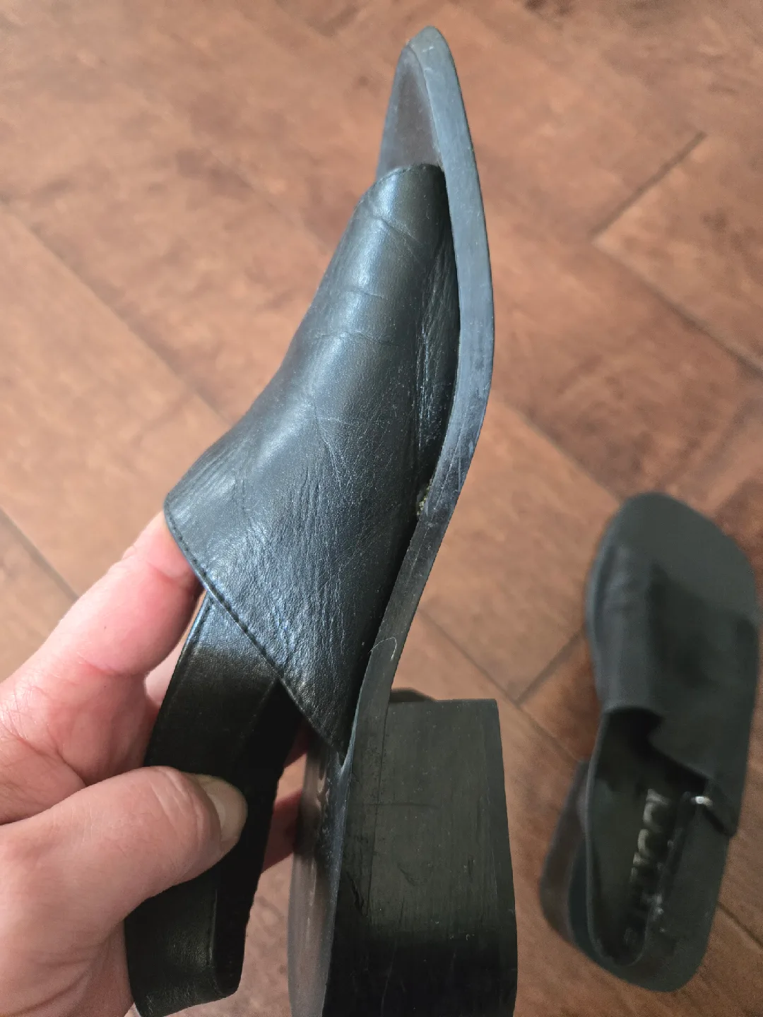 Gucci Black Leather Strap Sandals - Size 6 image indicator(4)