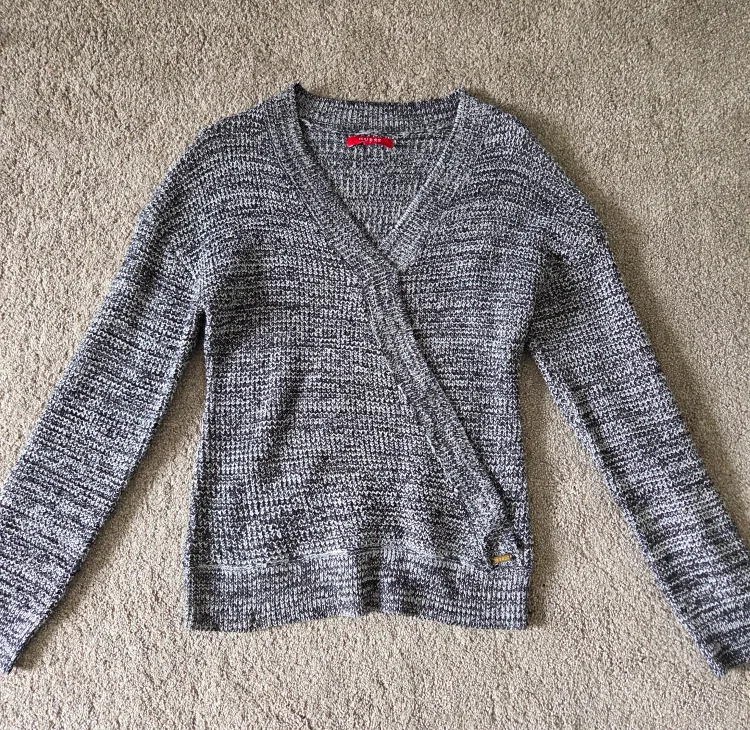 Guess Sweater - Size Small image indicator(2)