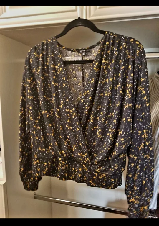 women's tops bundle image indicator(3)