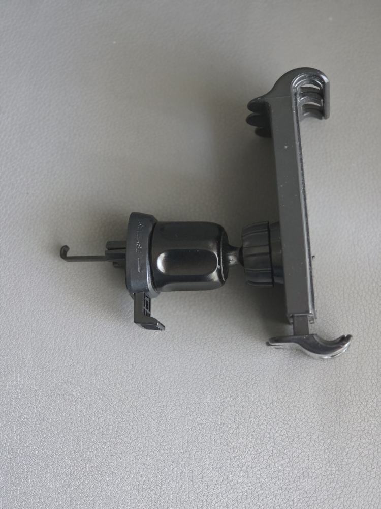 Universal Tablet & Smartphone Car Mount