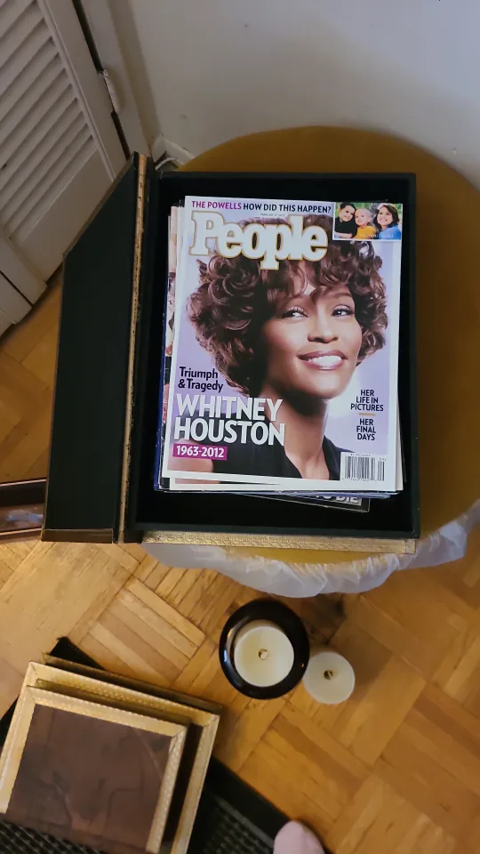 COLLECTORS Memorabilia - Whitney Houston Books & Magazines image indicator(2)