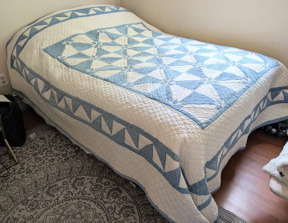 Vintage Hand Stitched Quilt - Hunter's Star thumbnail