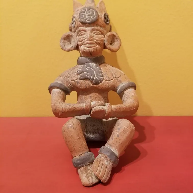 Terracotta Mayan Figurine image indicator(2)