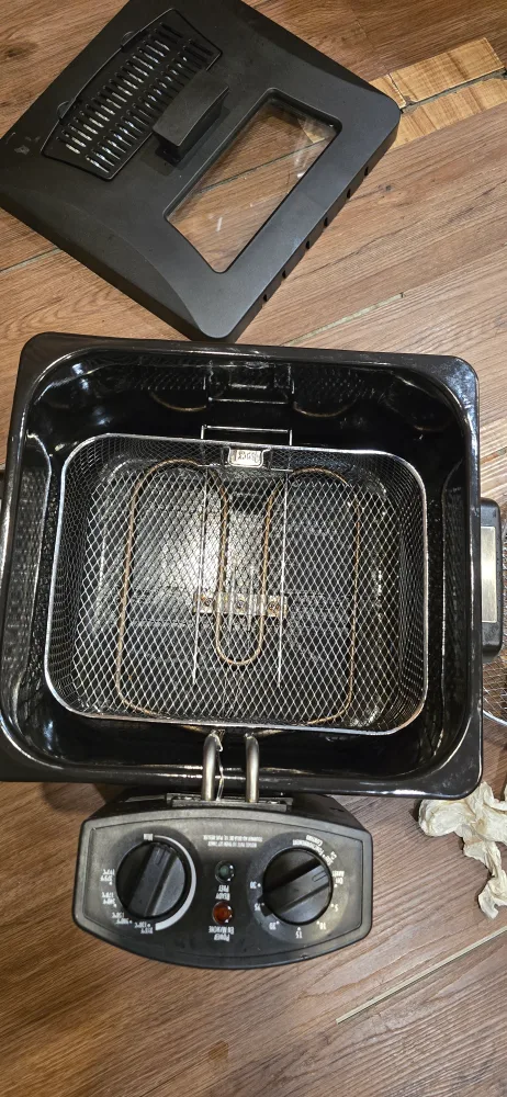 Deep Fryer with Baskets image indicator(4)