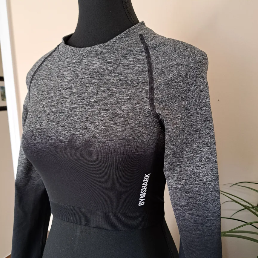 Gymshark Adapt Ombre Crop Top Grey Black Size Small Active Top image indicator(2)