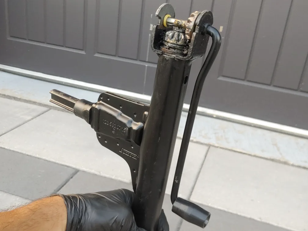 MERCEDES BENZ W126 FACTORY OEM TIRE CAR JACK 1235830715 image indicator(5)