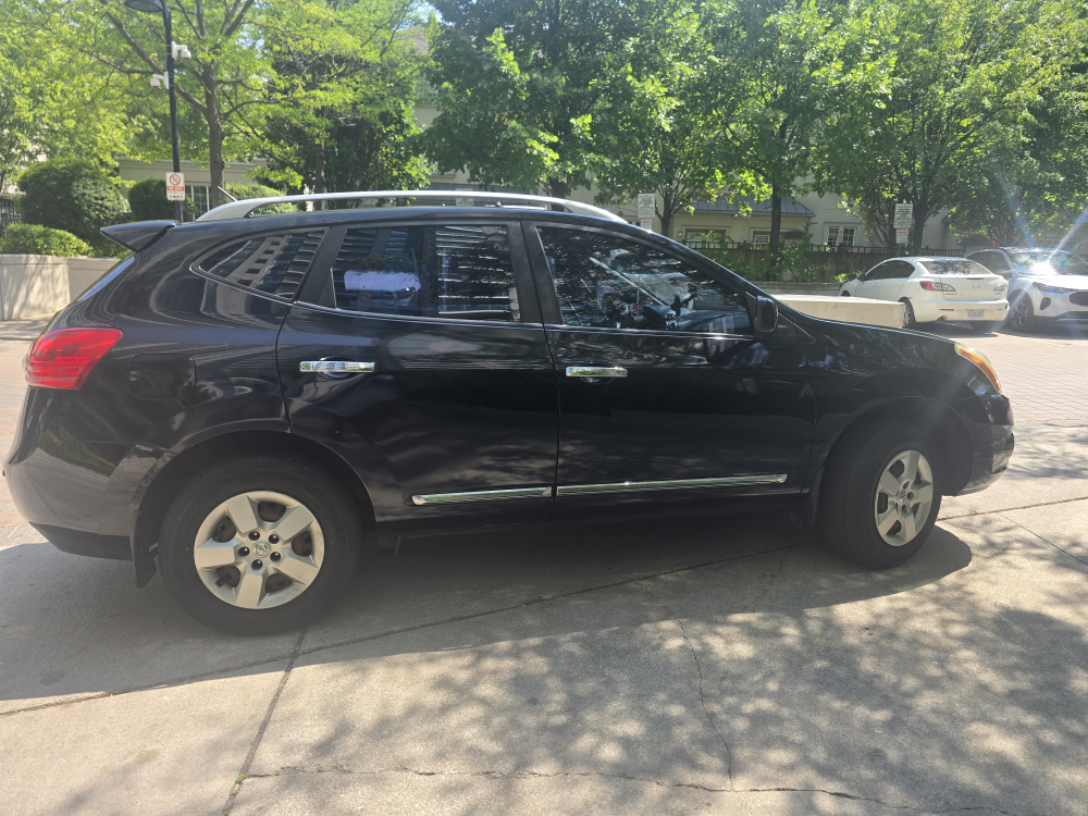 Nissan Rogue Black SUV - photo 3