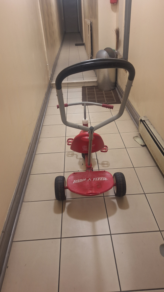 Radio Flyer tricycle - photo 5