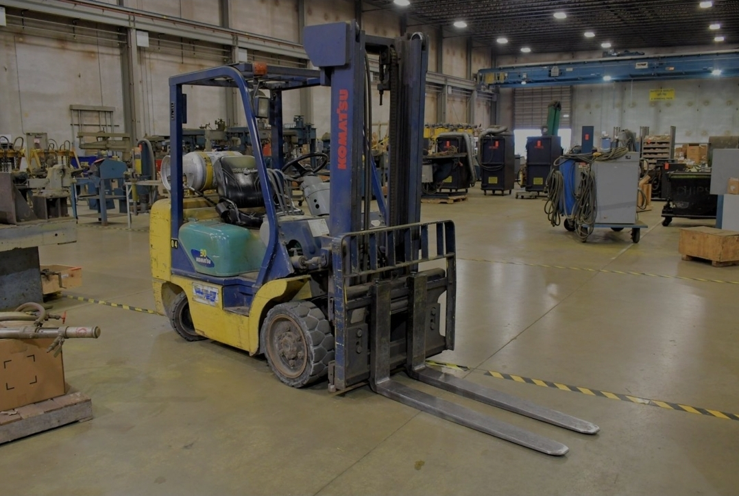 2003 Komatsu Forklift 6280lbs capacity  Side shifte - photo 2