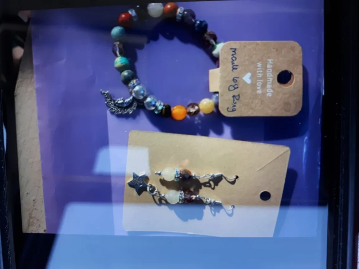 Handmade Beaded Bracelet & Earrings Set thumbnail
