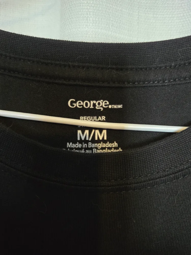 Men's Medium-Sized Short Sleeve Top Duo $10 for Both image indicator(8)