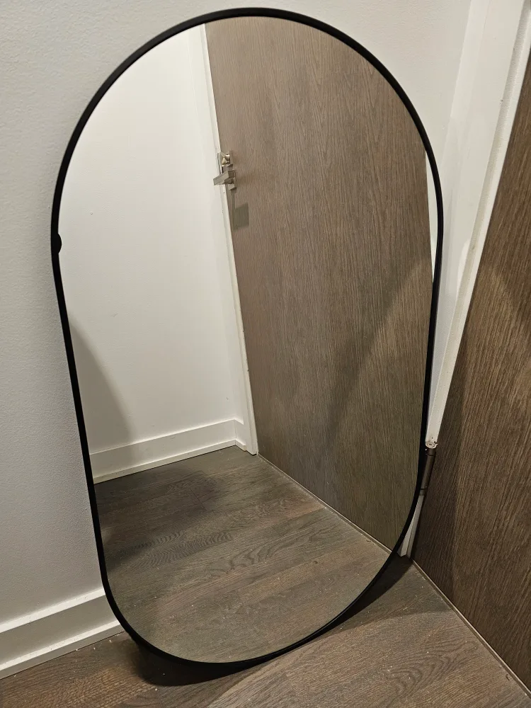 Black Oval Mirror 38"x22" image indicator(2)