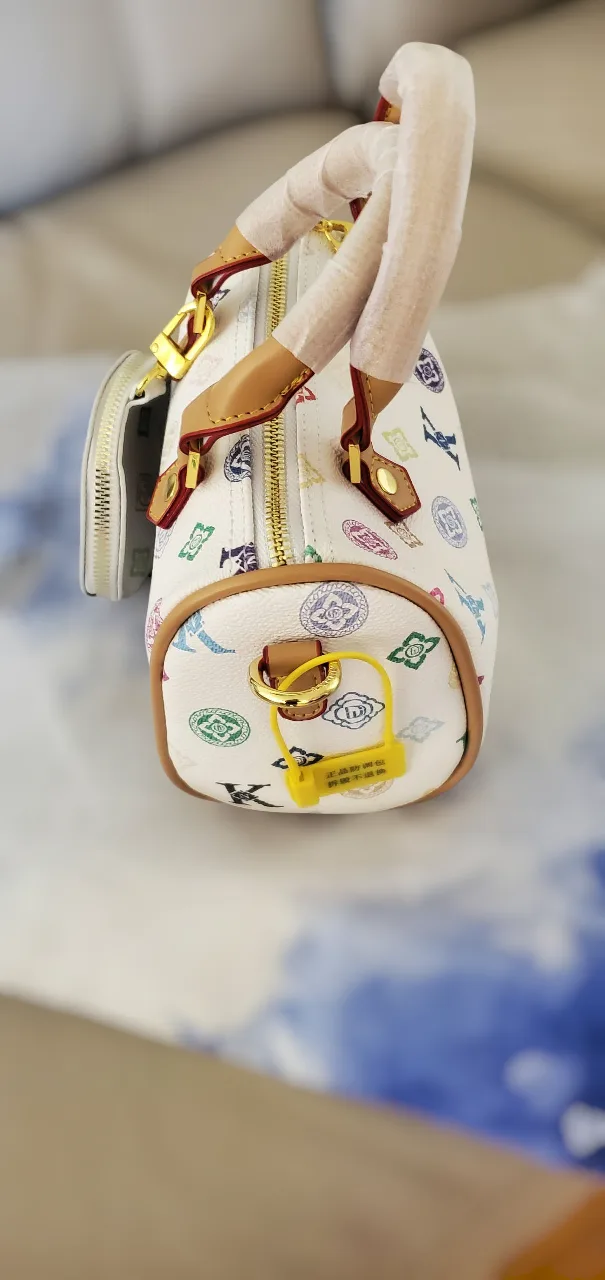 White Patterned Handbag with Coin Purse image indicator(5)