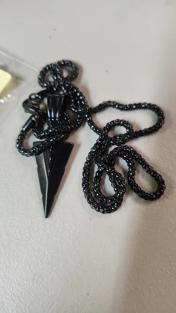 LOOPIG Men's Matte Black Arrow Pendant Necklace image indicator(3)