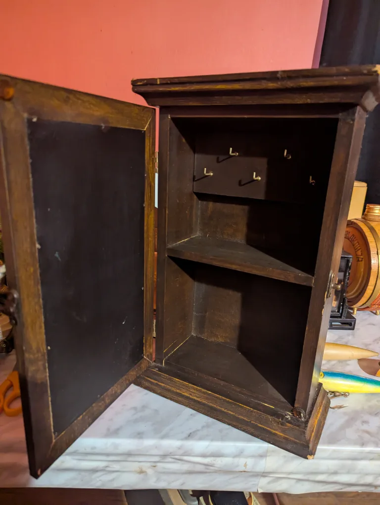 Wooden Wine-Themed Wall Cabinet image indicator(3)