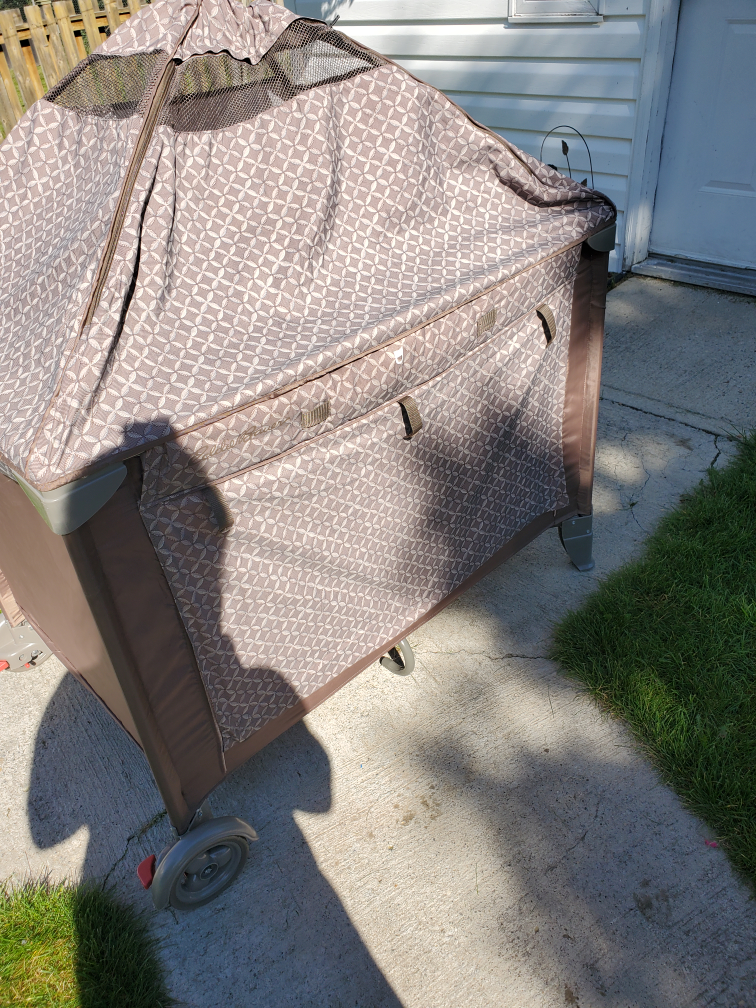 Eddie Bauer Play Yard - photo 4