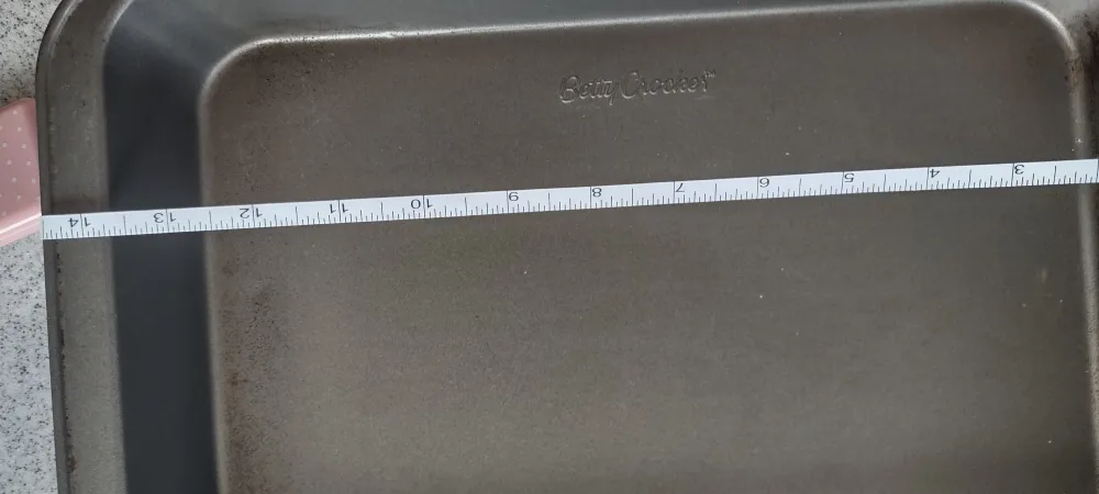 (NEW) Wooden Rolling Pin & Betty Crocker Baking Pan (used) image indicator(4)